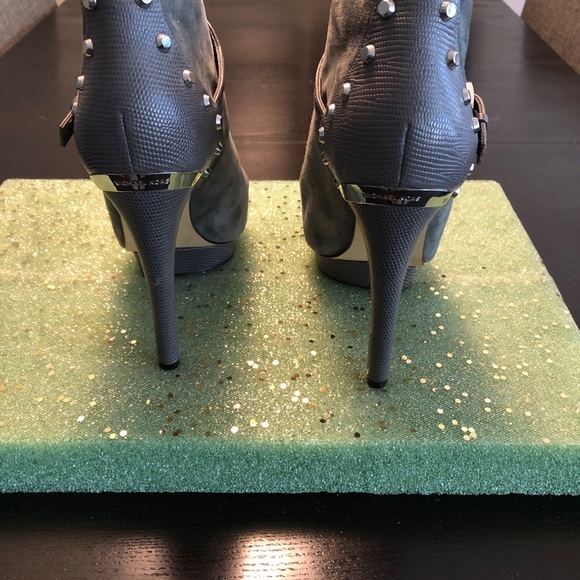 Michael Kors Shoe Boots in Gray Suede size 10. - Picture 3 of 6